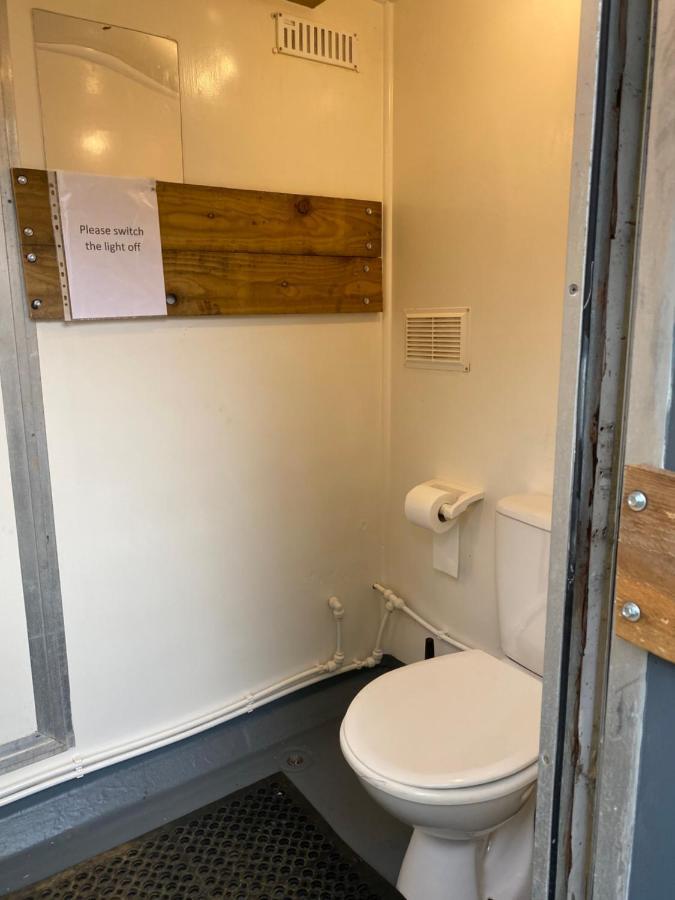 The Shepherd'S Hut - Wild Escapes Wrenbury Off Grid Glamping - Ages 12 And Over Baddiley Eksteriør billede