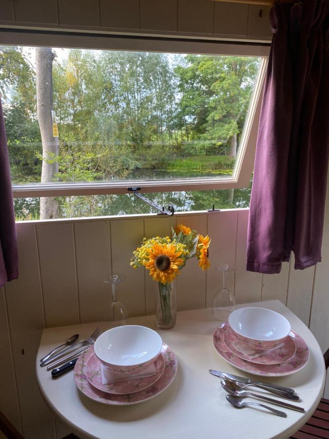 The Shepherd'S Hut - Wild Escapes Wrenbury Off Grid Glamping - Ages 12 And Over Baddiley Eksteriør billede